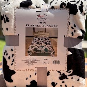 Brand New ,twin 60*80 Flannel Throw blanket, Cow  Print Ultra Soft